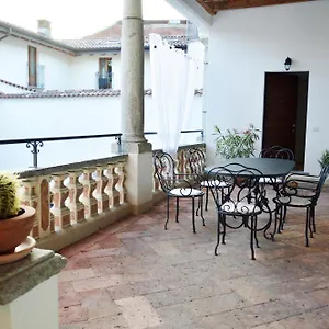  Apartment Maghetti - Modernized Flat In Historic Palazzo In The Center Of